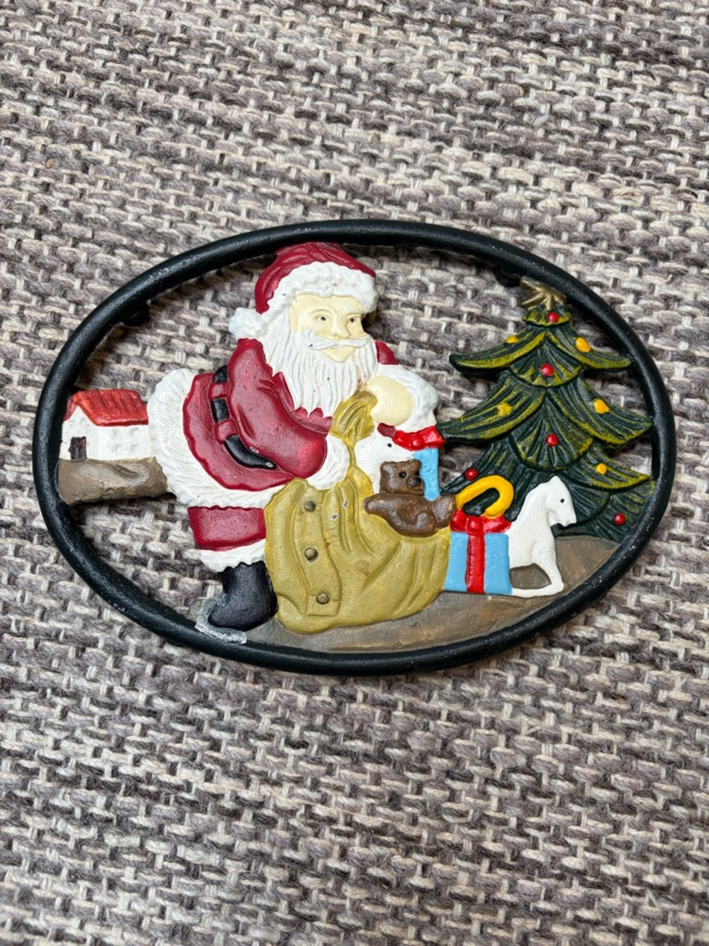 Christmas Cast Iron Santa Trivet Size 8 3/8 x 6 Oval Inches